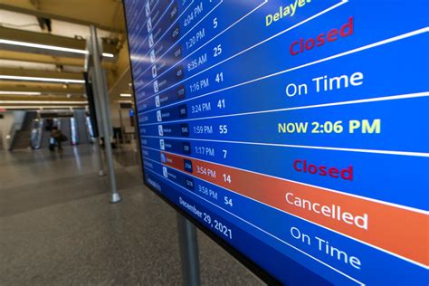 Vuelos cancelados y retrasados: el humo de los incendios afectan a viajeros en EEUU